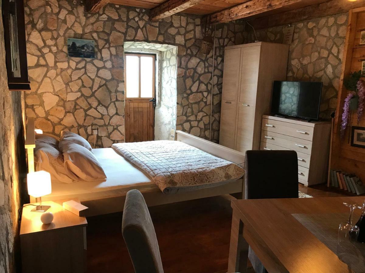 Apartments "Old House Pajovic" Вирпазар Екстериор снимка
